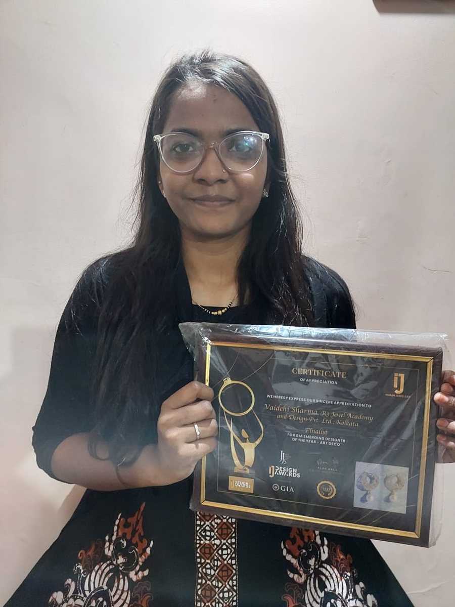 Vaidehi of R3 Jewel Academy at the Jaipur Jewellery Show 2022 Jewellers Design Choice Award ceremony