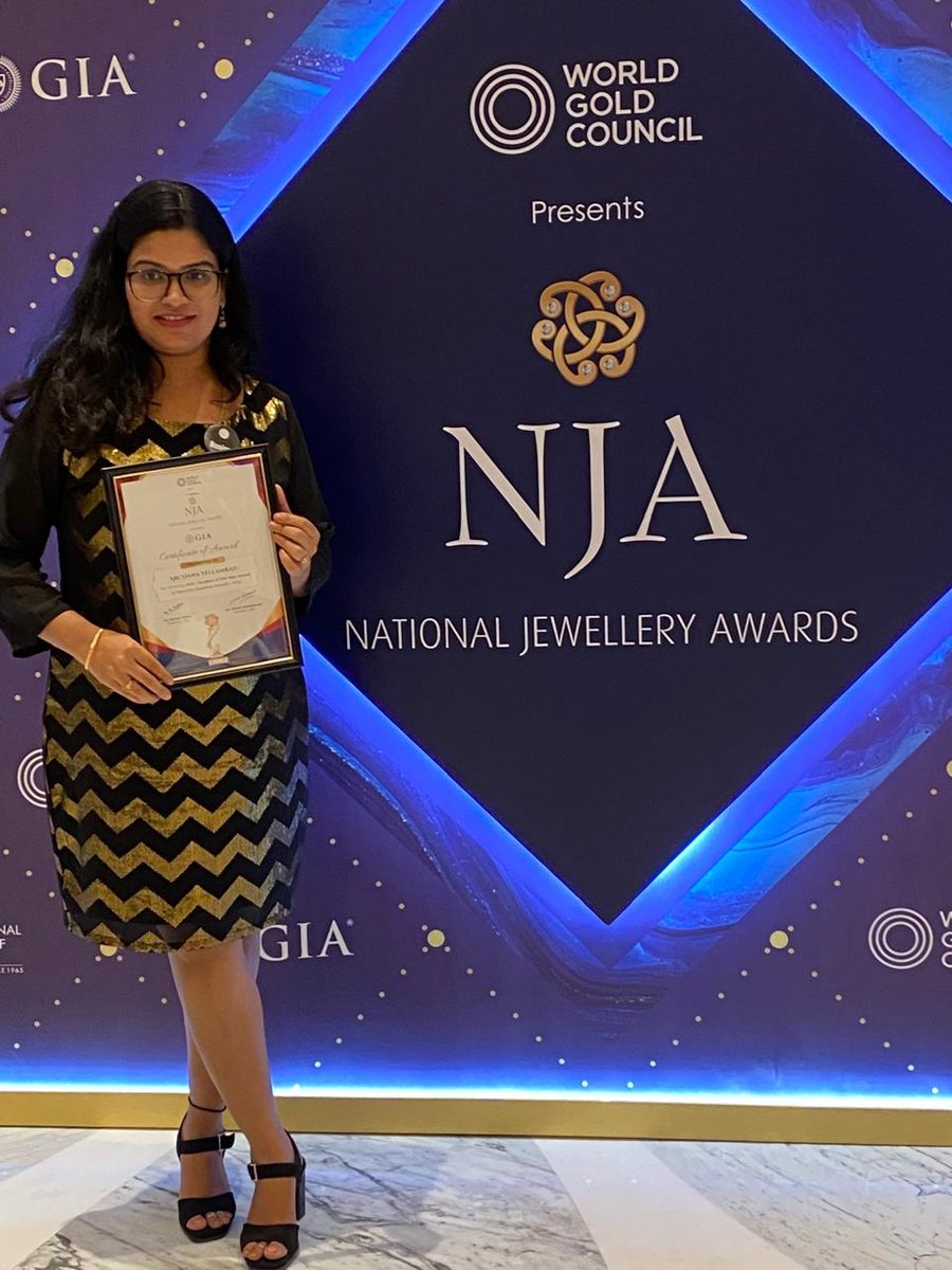 Archana of R3 Jewel Academy with her Student of the Year award at the National Jewellery Awards 2022